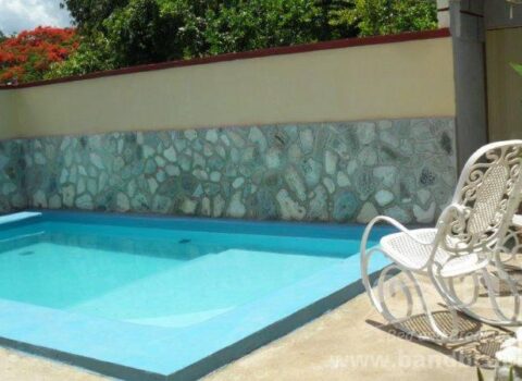 Hostal-Duniel-El-Barbero-Piscina