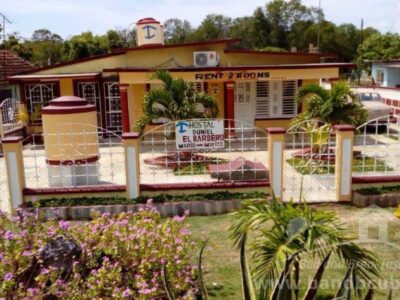 Hostal Duniel El Barbero en Playa Girón, Cuba. Casa con piscina