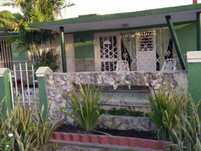 Hostal Mayito en Playa Girón, Cuba. Casa de tres habitaciones y ranchón