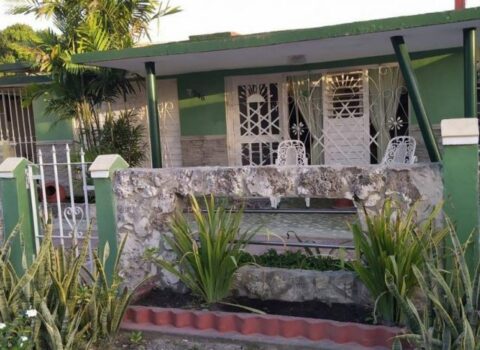 Hostal-Mayito-en-Playa-Larga-Cuba