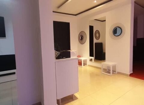 casa-para-fiesta-black-and-white-cocina