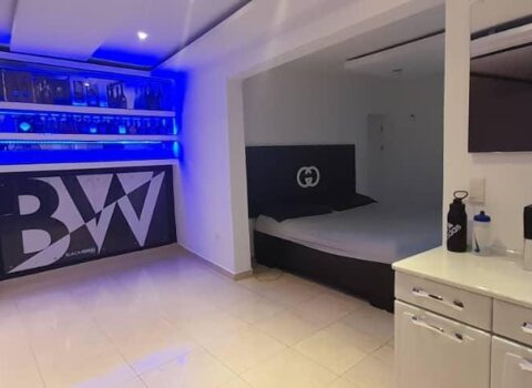 casa-para-fiesta-black-and-white-habitacion-2